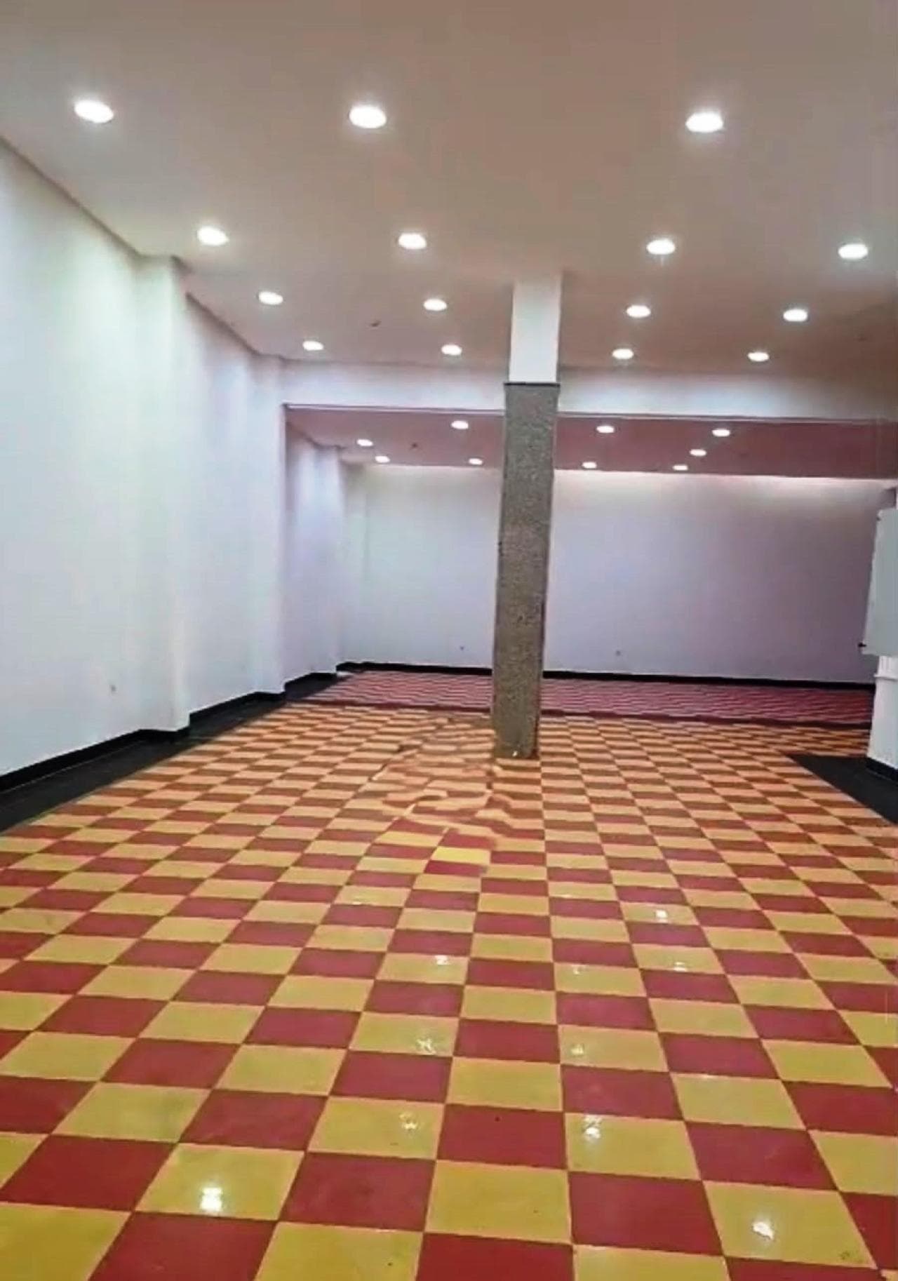 Location local commercial  280 m² à Rabat