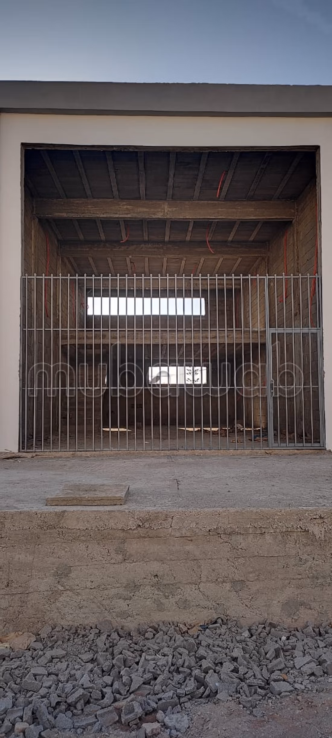 Je mets en vente ou en location un Local commercial de 84 m2 - 1