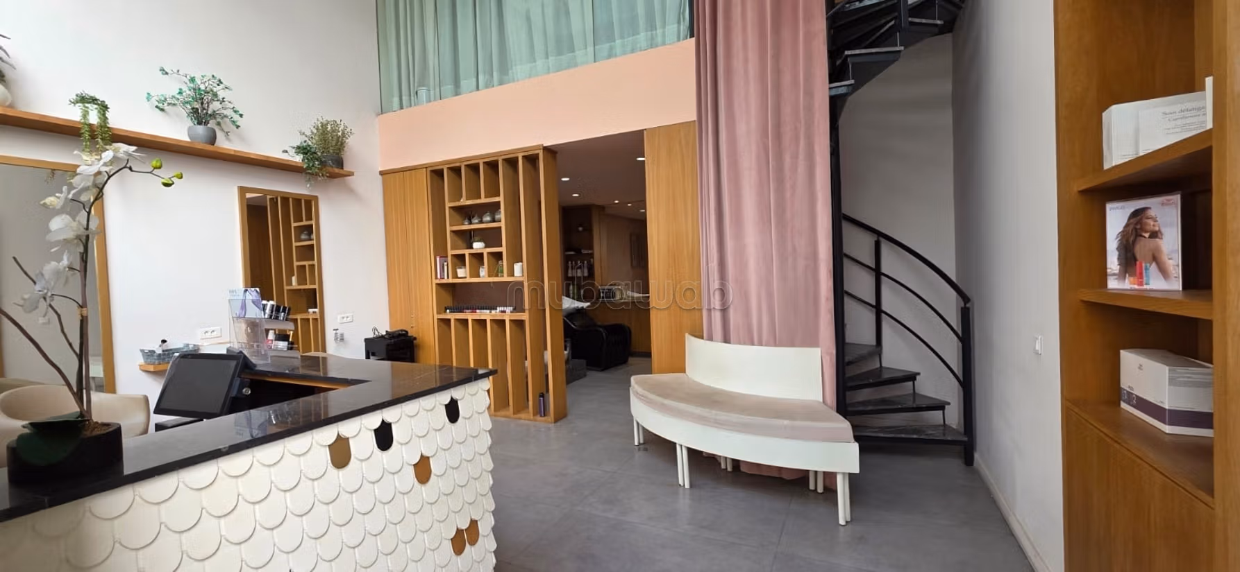 Salon de beauté à l'achat à beausejour 
Superficie 87 m². Co... - 1